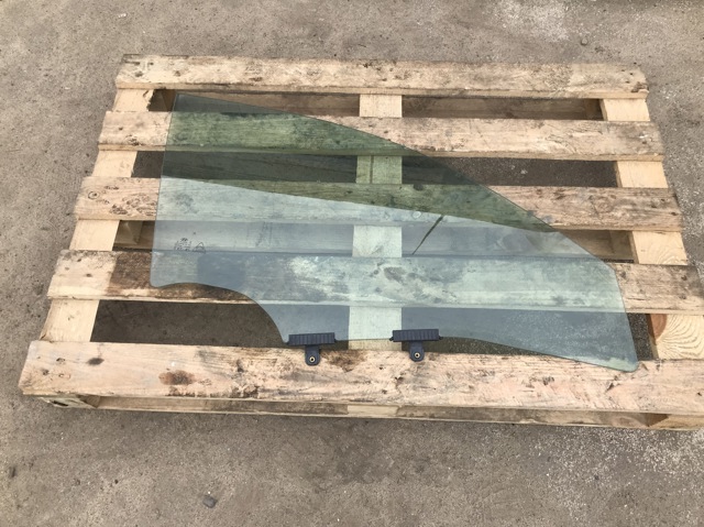 82420GI030 HYUNDAI Стекло двери передней правой купить в Киев