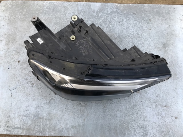 VAG 89A941034A Правая фара в наличии Павлоград