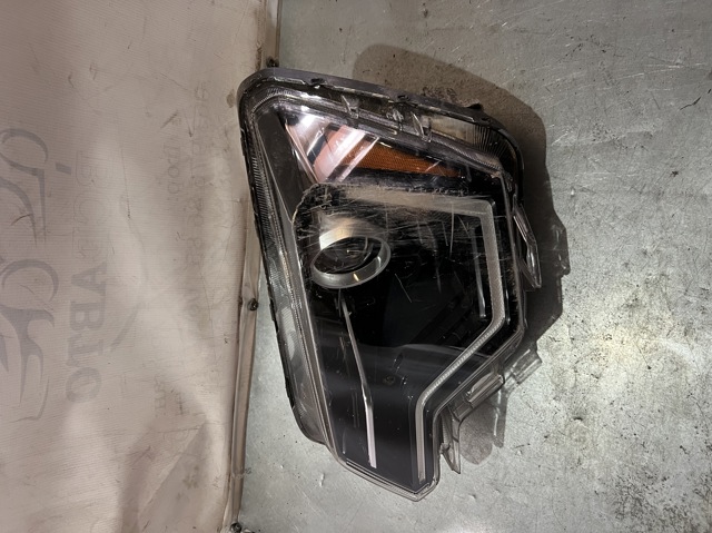 HYUNDAI 92101AT050 Левая фара в наличии Ровно