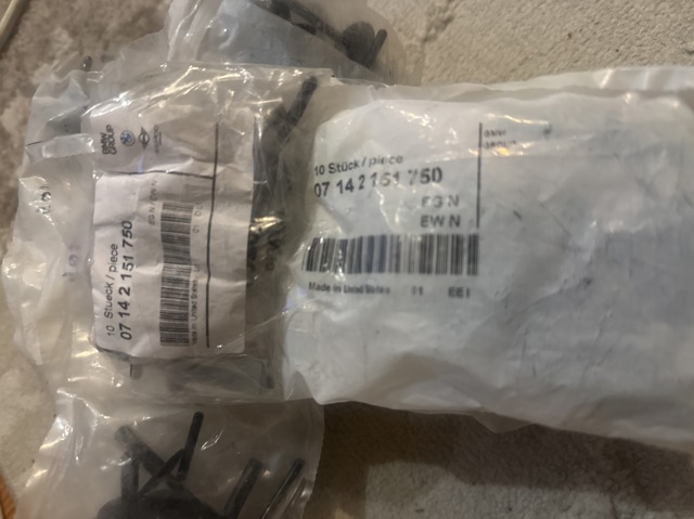 BMW 07142151750 Пистон крепления подкрылок в наличии Одесса