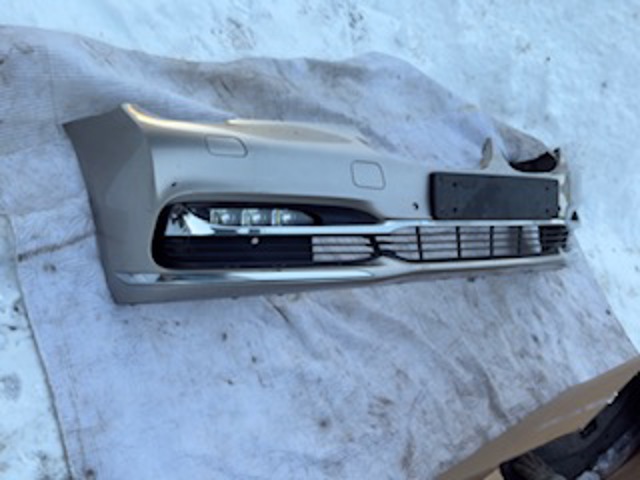 Передний бампер 51117402813 BMW
