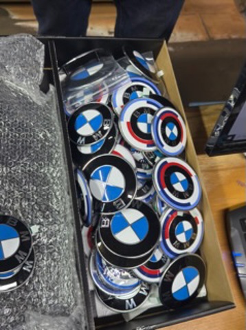 Эмблема капота Бмв Х5