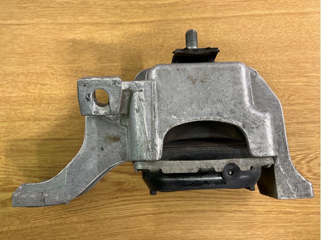 BMW 22116782374 Правая подушка двигателя в наличии Каменское