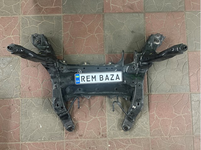 Подрамник передней подвески 31116869546 BMW