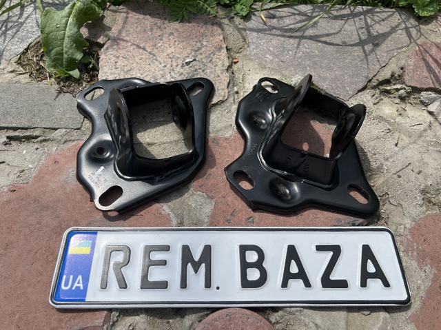 Кронштейн передний заднего продольного рычага 33326896991 BMW