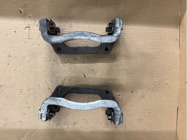 Скоба переднего суппорта 34116776921 BMW