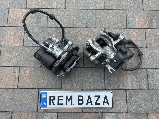 Задний правый суппорт 34206883026 BMW