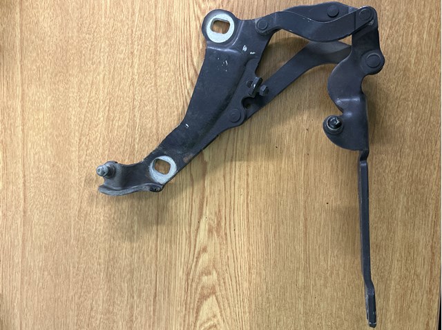 Завеса капота правая 41007211640 BMW
