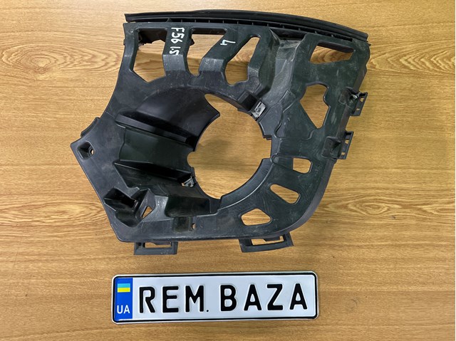 Кронштейн крепления противотуманной фары, левой 51117302507 BMW