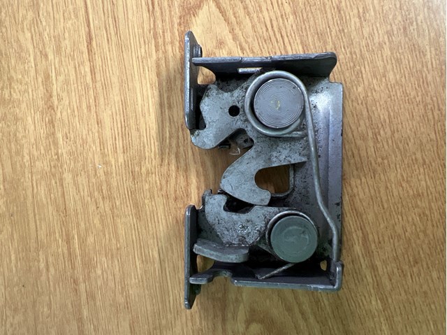 51232753419 BMW Замок капота левый купить в Чернигов