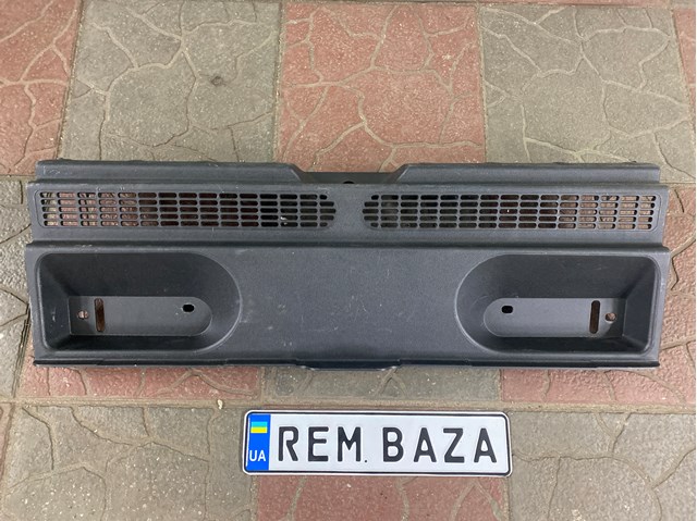 Накладка задней панели багажника 51477298591 BMW