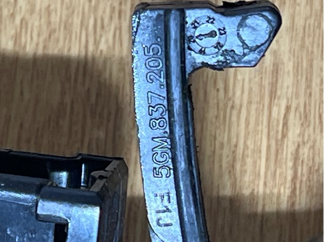 VAG 5GM837205 Ручка двери левой наружная передняя/задняя в наличии Чернигов