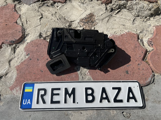 Замок задней двери, правой 5TA839016E VAG