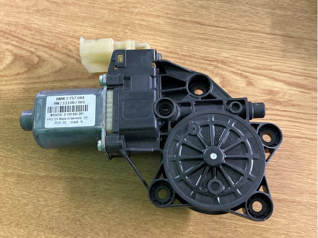 Мотор стеклоподъемника двери передней, правой 67622757044 BMW