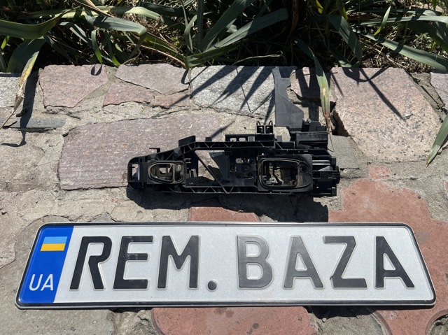 Держатель наружной ручки двери, передней левой A0997601900 MERCEDES