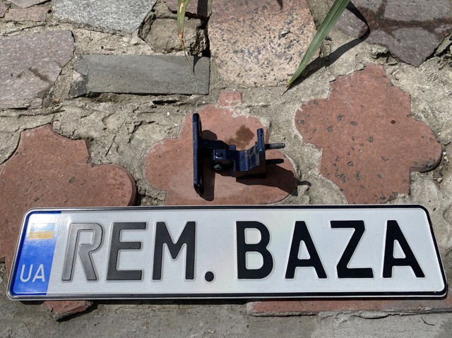 Петля передней двери левая A2057207711 MERCEDES