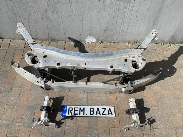 Крепление фары передней, левой A2136202800 MERCEDES