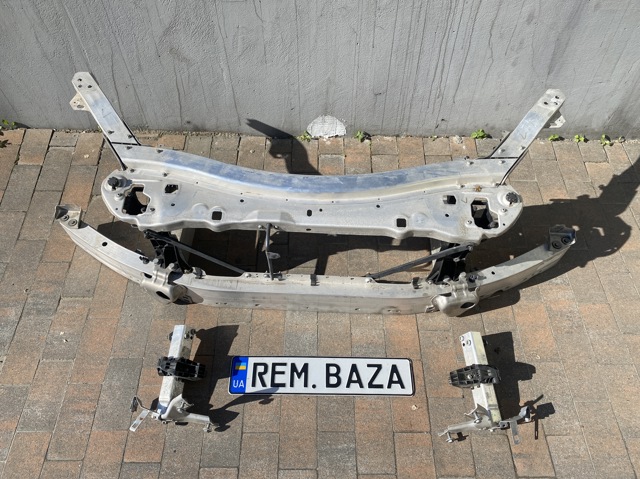 Крепление фары передней, правой A2136202900 MERCEDES