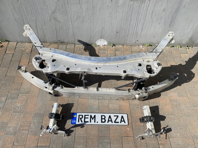 Кронштейн передней панели левый A2136206400 MERCEDES
