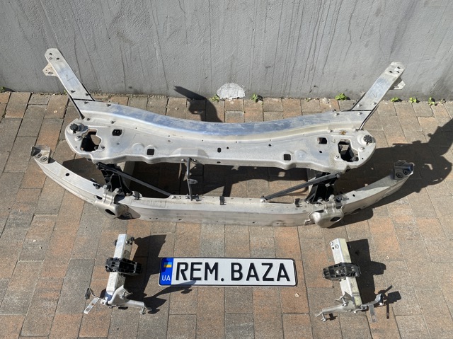 Кронштейн усилителя переднего бампера A2136260000 MERCEDES