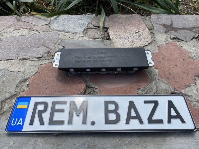 Эйрбэг защиты коленей нижняя A2138600302 MERCEDES