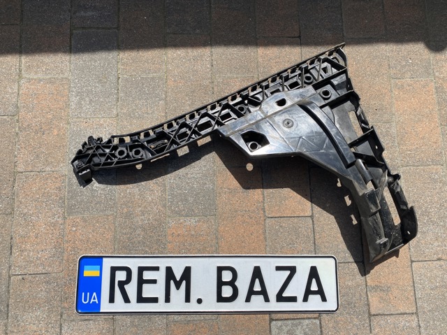 Направляющая заднего бампера, правая A2138850263 MERCEDES