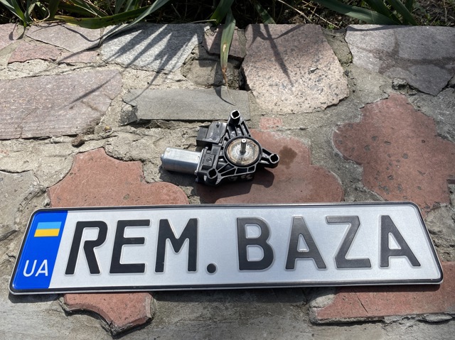 Мотор стеклоподъемника двери задней, левой A2139060502 MERCEDES