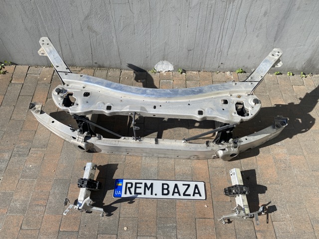 Кронштейн суппорта радиатора, верхний A2536210400 MERCEDES