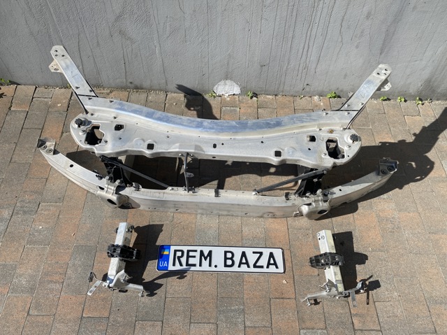Кронштейн передней панели правый A2536210600 MERCEDES