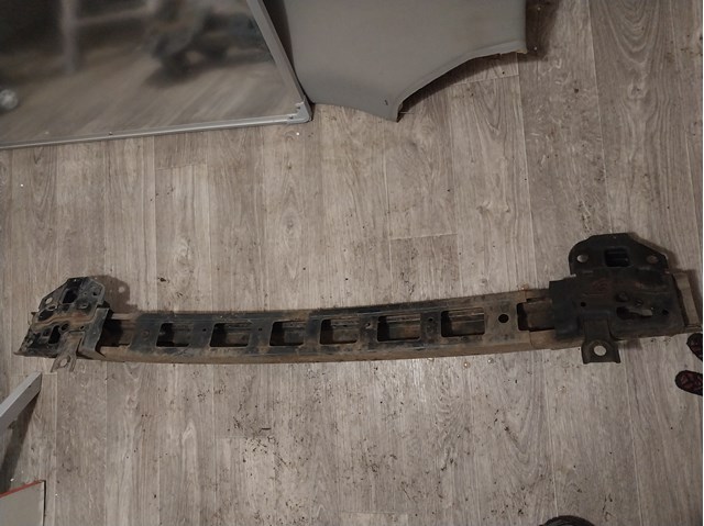 Усилитель переднего бампера  865302B010 HYUNDAI