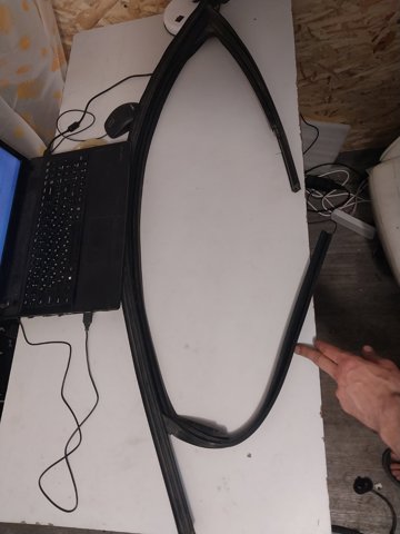 Направляющая стекла рамки двери, переднего левая 8W0837431D VAG