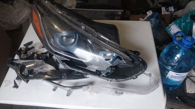 HYUNDAI 92102E6700 Правая фара в наличии Винница