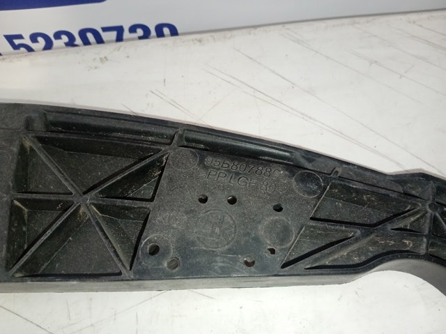 Направляющая переднего бампера, левая 95B807889C PORSCHE