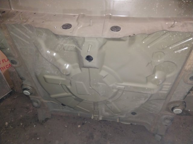 Детали мотоотсека задка кузова 9813072880 PEUGEOT