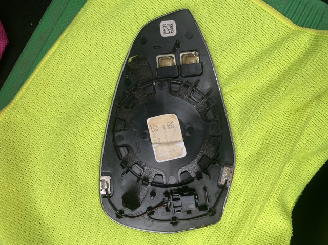 8W0857535F VAG Стекло левого зеркала заднего вида купить в Каменское