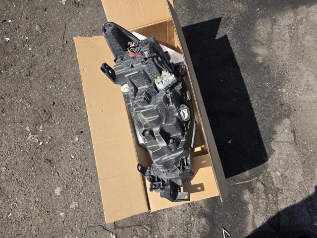 MAZDA GRF551031A Правая фара в наличии Одесса