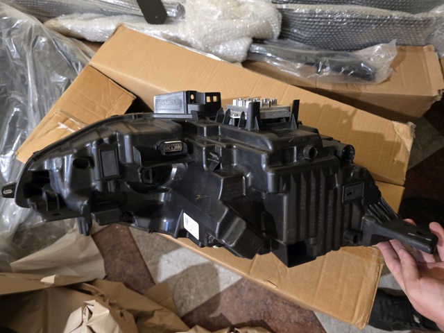 KT4Z13008AW FORD Фара левая купить в Житомир