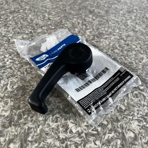 FT4Z16B626C Ford ручка открывания капота