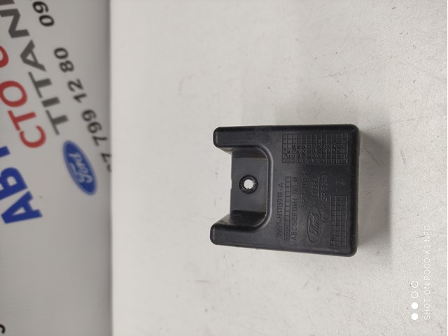 Кронштейн бампера заднего, центральный 1349066 FORD