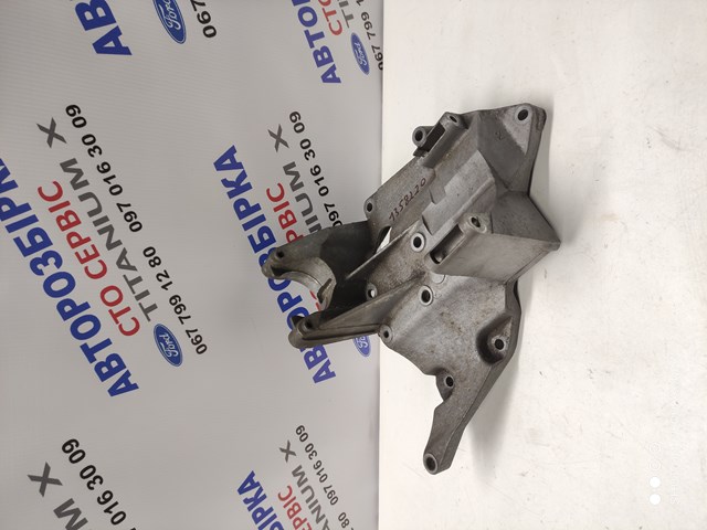 Кронштейн крепления генератора 1358220 FORD