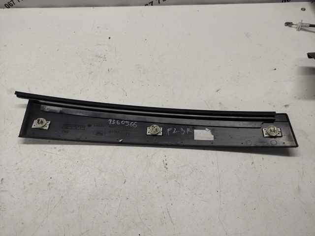 FORD 1360966 Внешняя накладка стойки кузова в наличии Киев