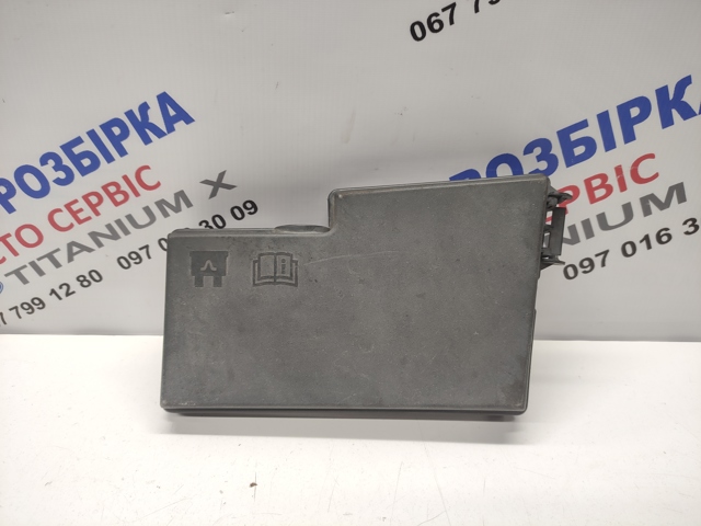 Крышка блока предохранителей 1686032 FORD