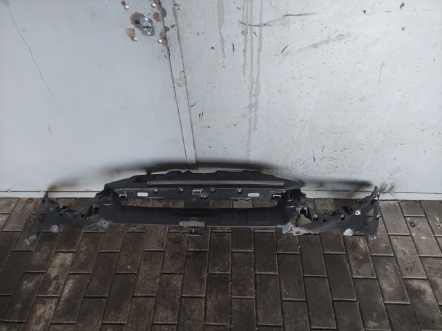 Кронштейн бампера переднего, центральный 1735448 FORD