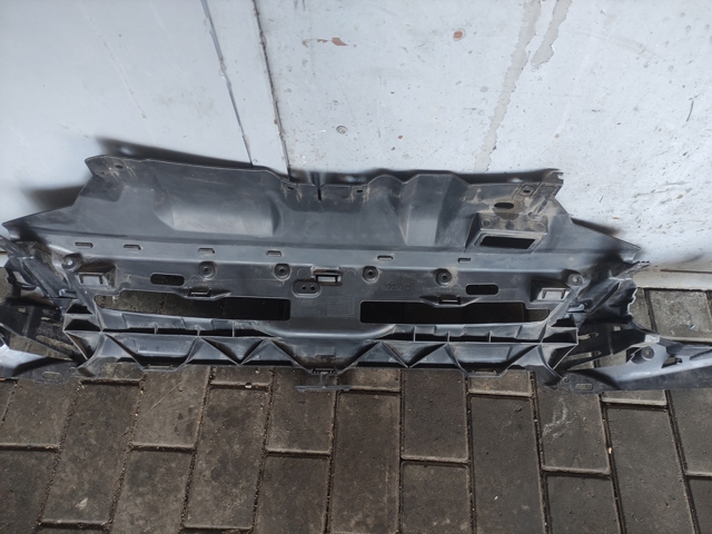 1735448 FORD Кронштейн бампера переднего центральный купить в Ирпень