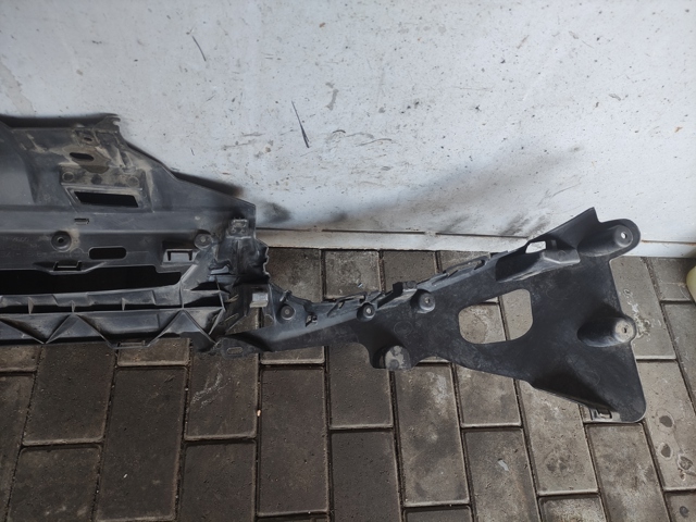 1735448 FORD Кронштейн бампера переднего центральный купить в Николаев