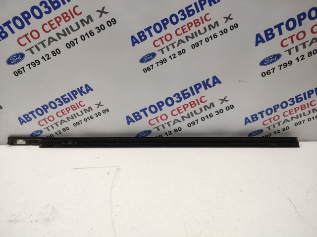 1864245 Уплотнитель стекла двери задней правой внешний (планка) купить Ужгород