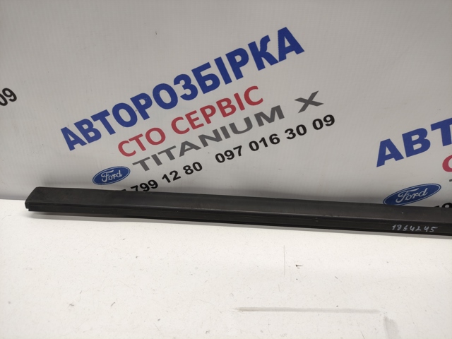 FORD 1864245 Уплотнитель стекла задней правой двери в наличии Чернигов