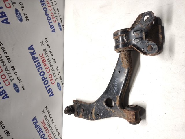 Правый рычаг передней нижней подвески 1866068 FORD
