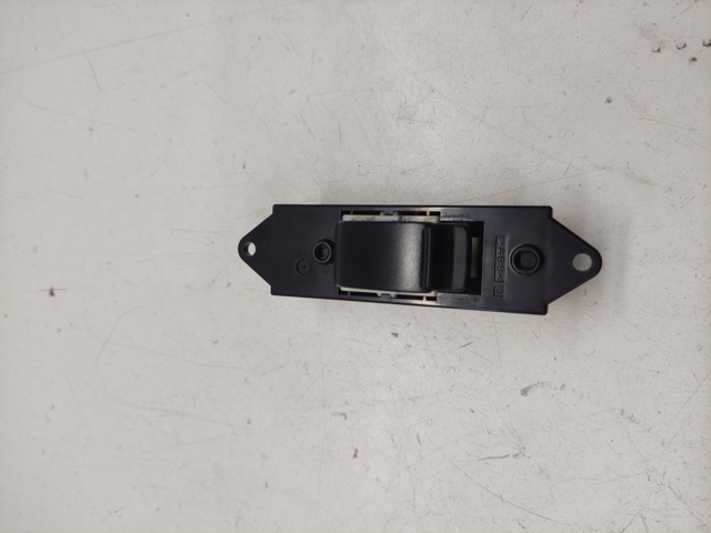 Кнопки переднего правого стеклоподъемника MR587944 MITSUBISHI