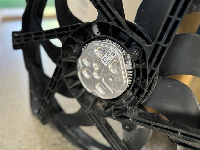 17428666816 BMW Диффузор вентилятора в сборе с мотором и крыльчаткой купить в Харьков
